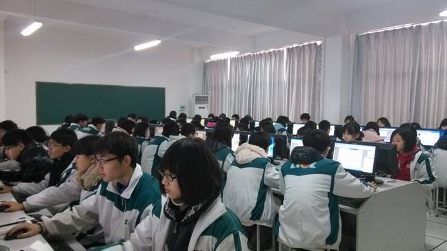 玉林市2019信息技術(shù)學業(yè)水平考試順利結(jié)束